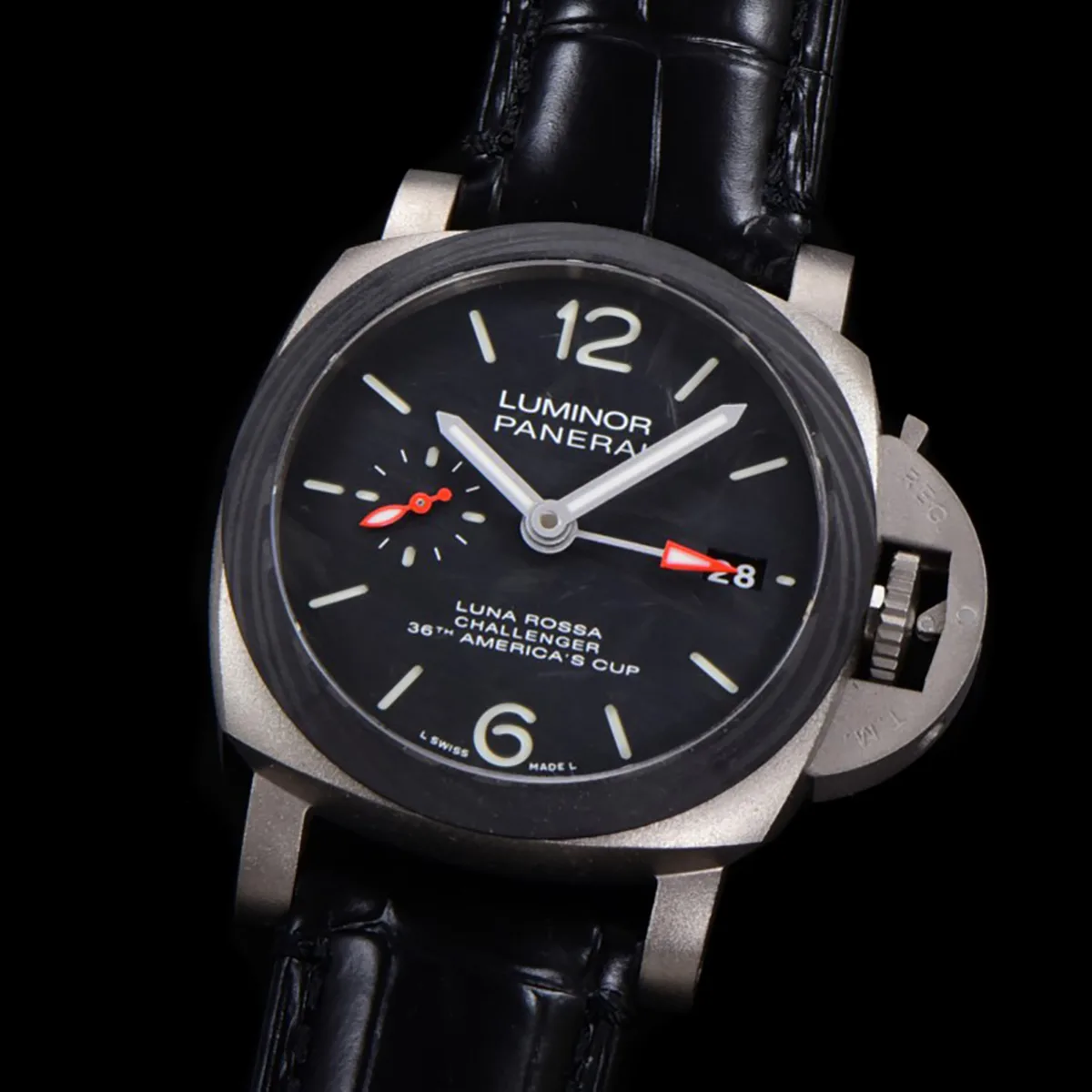 PAM1096-Luna-Rossa-GMT-42mm-2.jpg