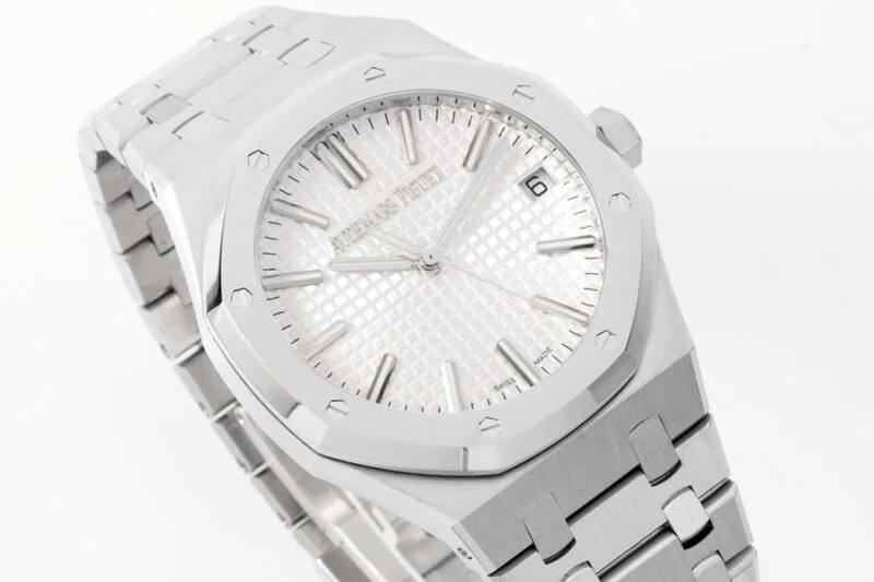 Royal-Oak-15510-White-Dial-50th-Anniversary-4-800×533
