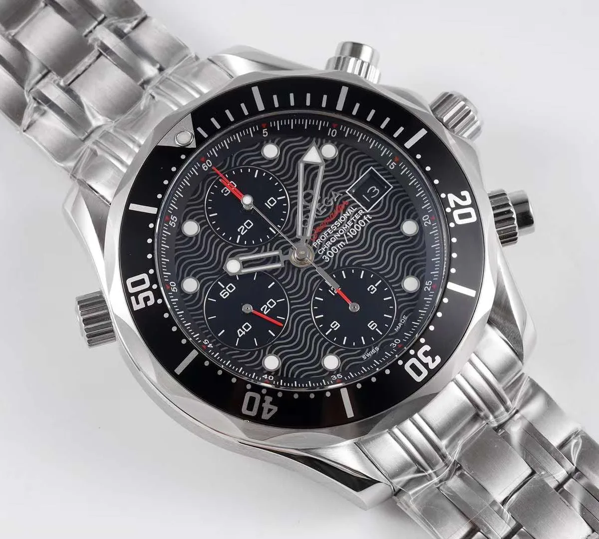 Black-Dial-on-Bracelet-2