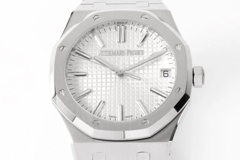 Royal-Oak-15510-White-Dial-50th-Anniversary-2-800×533