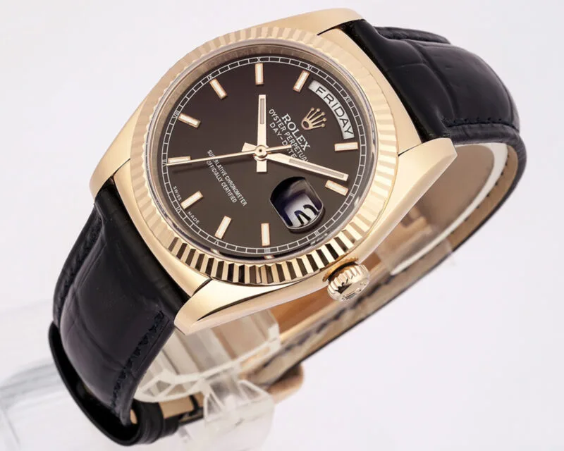 Day-Date-40-Black-Dial-in-Rose-Gold-on-Leather-Strap-3-800×640-1.jpg