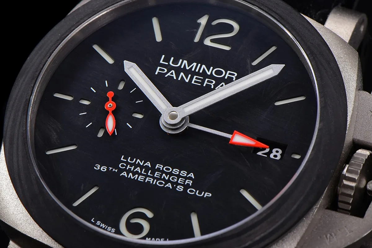 PAM1096-Luna-Rossa-GMT-42mm-11.jpg