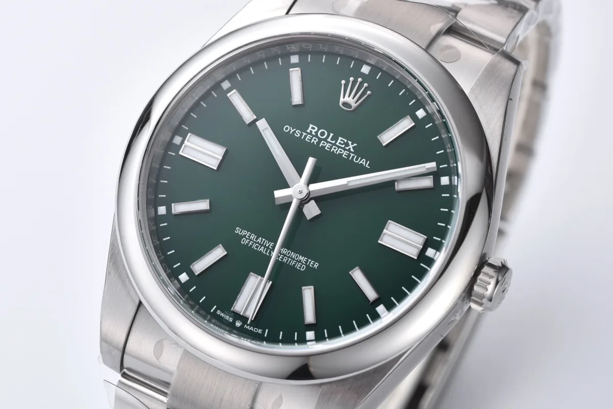 Oyster-Perpetual-41mm-Green-Dial-124300-9