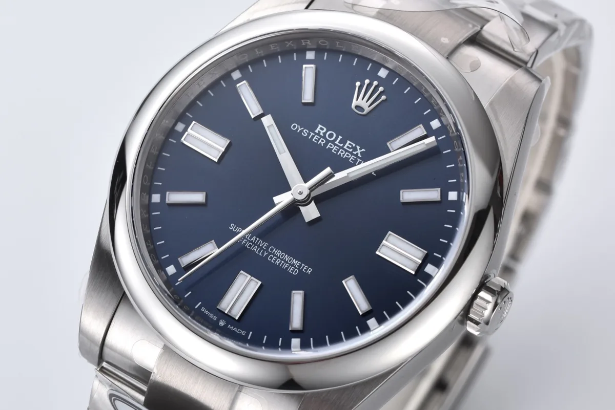 Oyster-Perpetual-41mm-Bright-Blue-Dial-124300-6