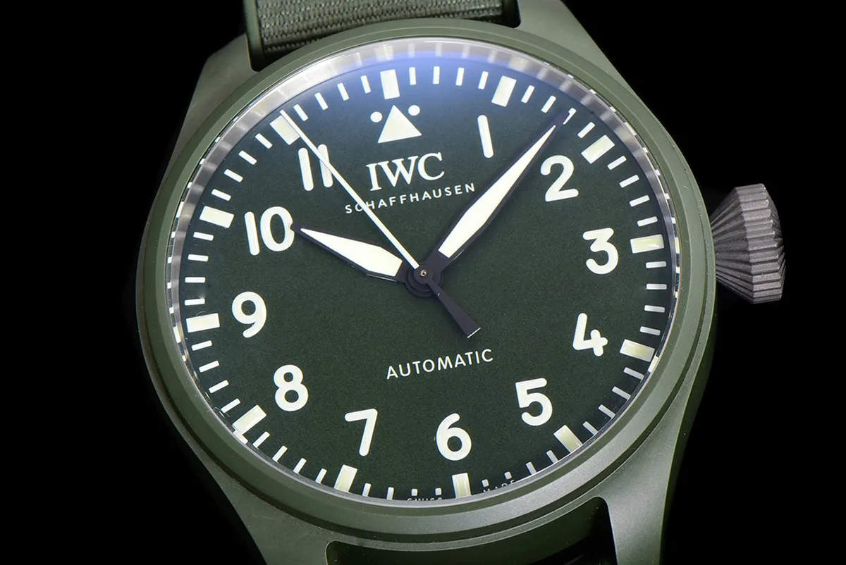 Big-Pilots-Watch-43-IW329802-Top-Gun-Edition-Woodland-5