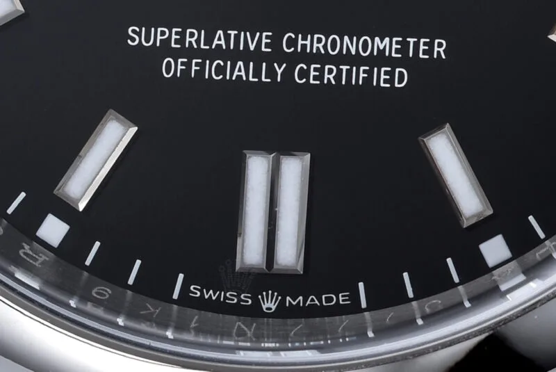 Oyster-Perpetual-41mm-Bright-Black-Dial-124300-3-800×535