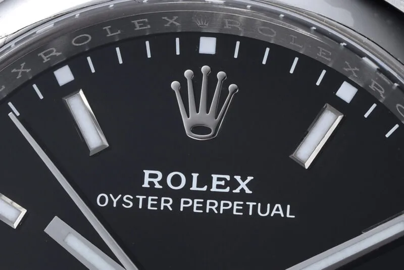 Oyster-Perpetual-41mm-Bright-Black-Dial-124300-4-800×535