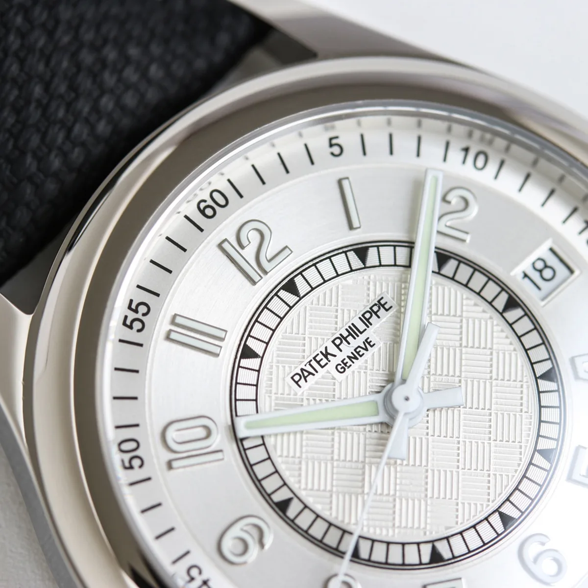 Calatrava-6007-Yellow-Black-Dial-in-White-Gold-4.jpg