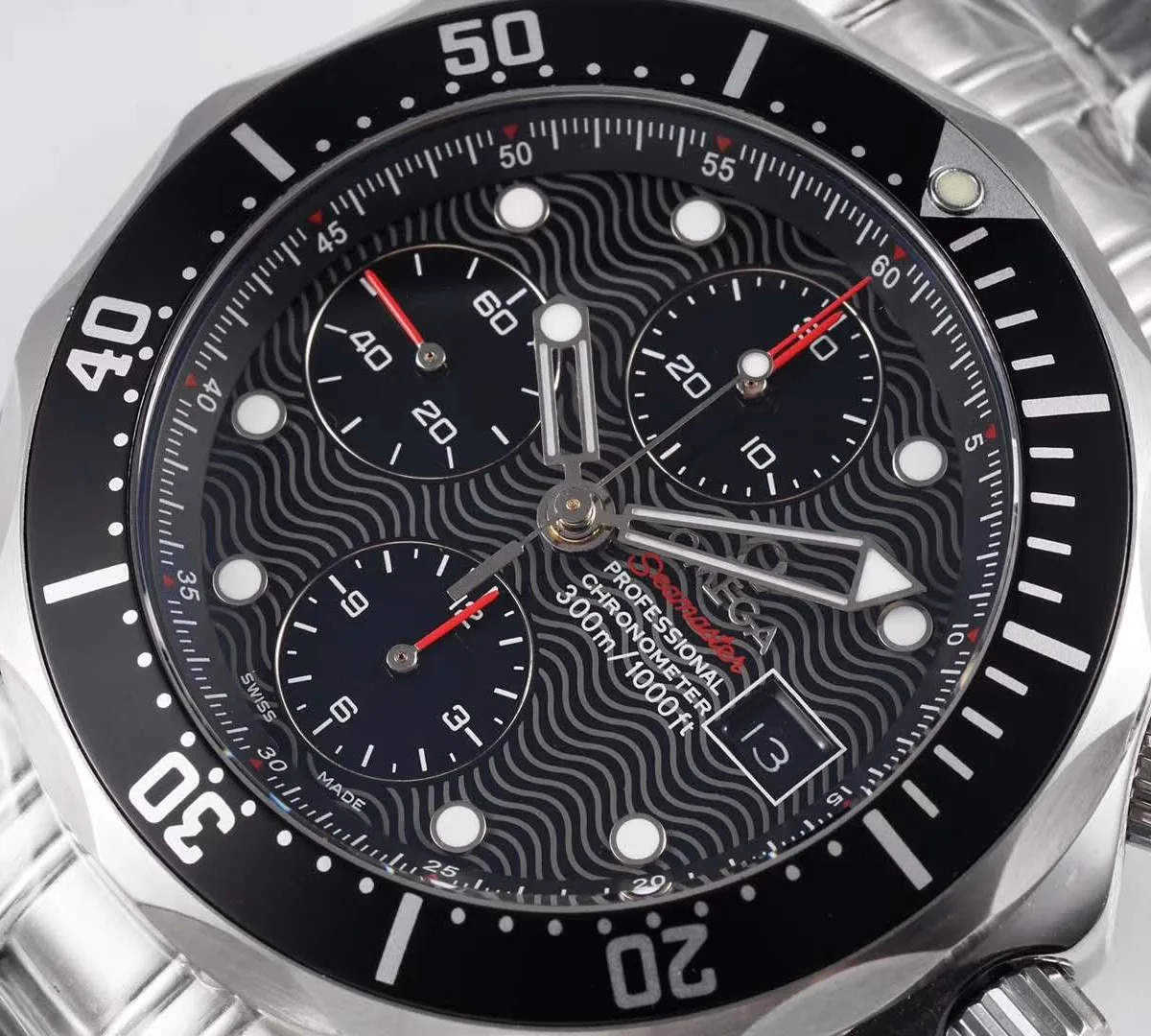 Black-Dial-on-Bracelet-4