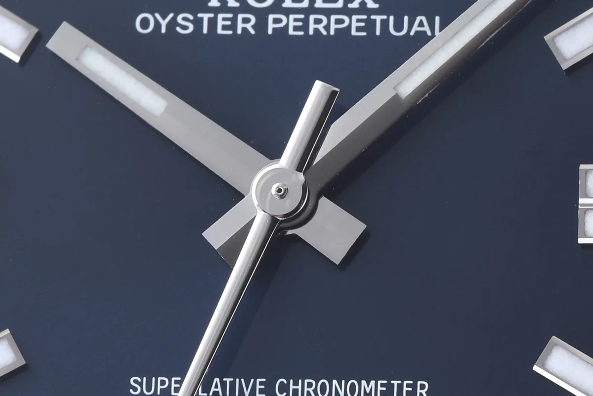 Oyster-Perpetual-41mm-Bright-Blue-Dial-124300-7