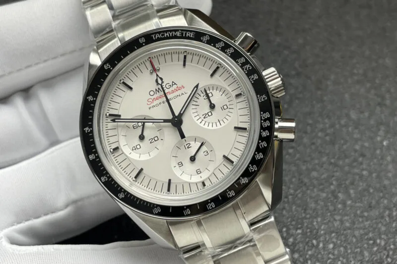 Speedmaster-Moonwatch-Professional-White-Dial-in-Steel-2-800×533
