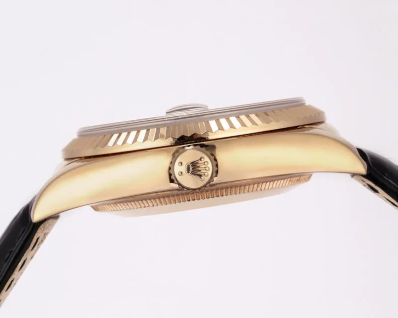 Day-Date-40-Silver-Dial-in-Rose-Gold-on-Leather-Strap-6-800×640-1.jpg