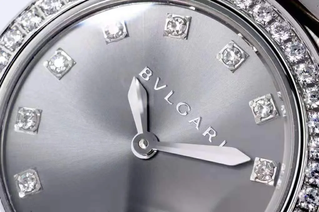 Lvcea-Grey-Dial-in-Steel-with-Diamond-Bezel-4