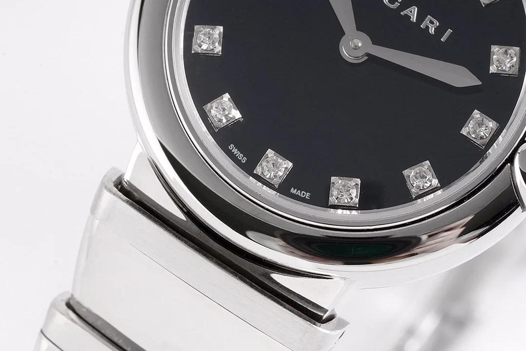 Lvcea-Black-Dial-in-Steel-3-1