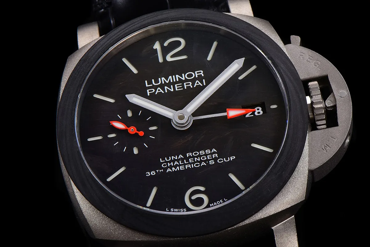 PAM1096-Luna-Rossa-GMT-42mm-4.jpg