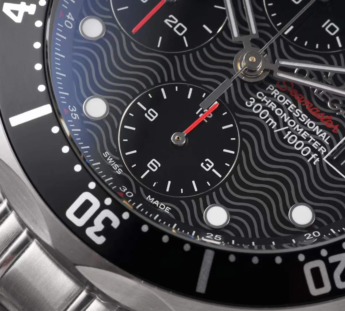 Black-Dial-on-Bracelet-5