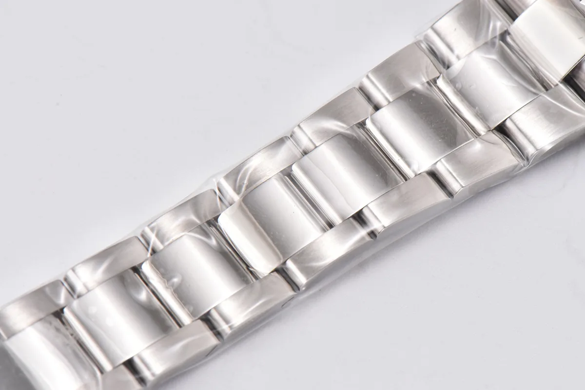 Datejust-41-126334-Bright-Black-Dial-Stick-Markers-on-Oyster-Bracelet-7