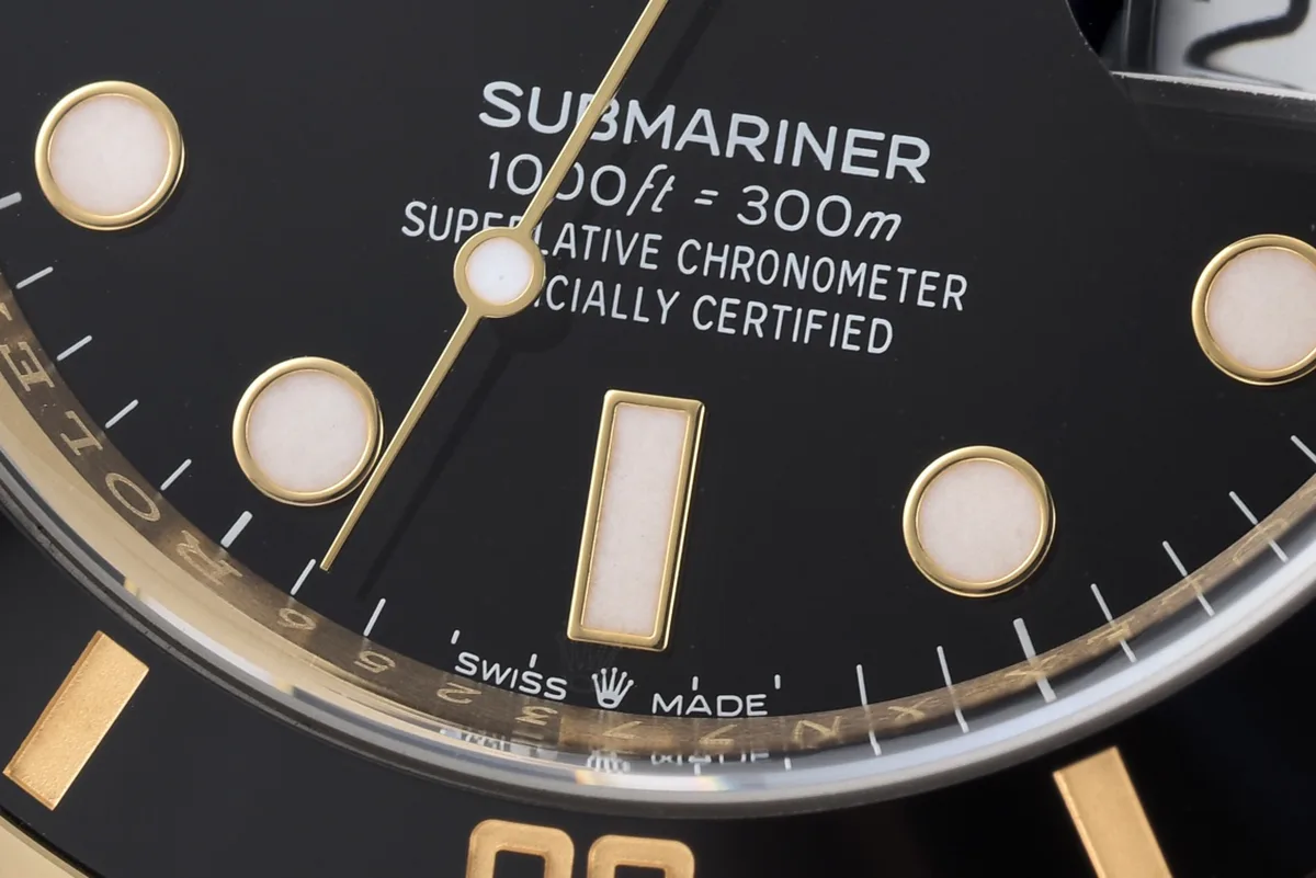 Submariner-41-126618LN-Black-Ceramic-in-Yellow-Gold-3