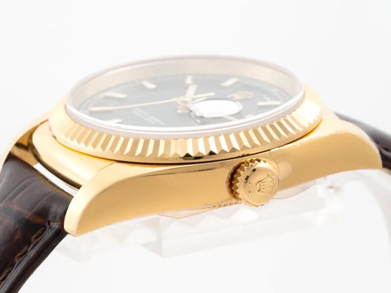 Day-Date-40-Black-Dial-in-Yellow-Gold-on-Leather-Strap-6-800×601-1.jpg