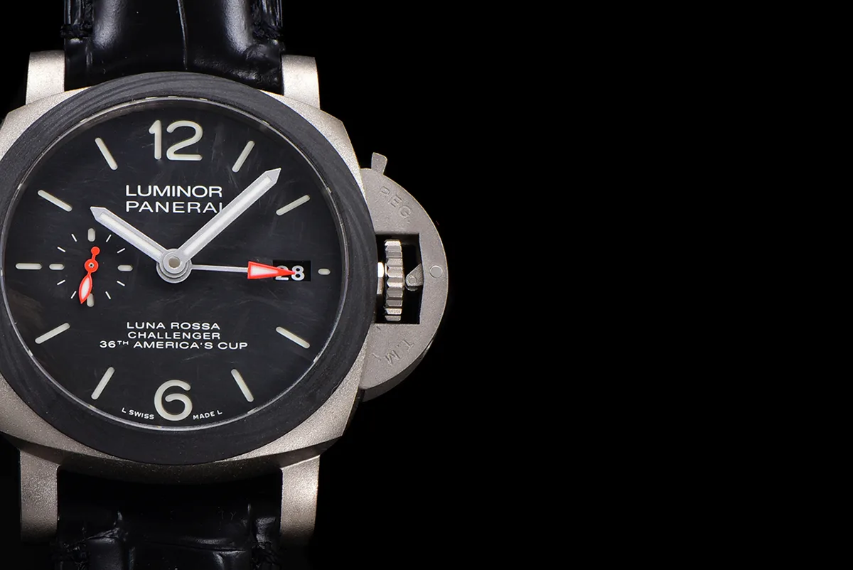 PAM1096-Luna-Rossa-GMT-42mm-3.jpg