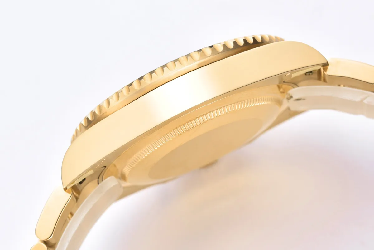 Submariner-41-126618LN-Black-Ceramic-in-Yellow-Gold-8