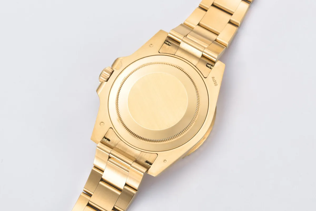 Submariner-41-126618LB-Blue-Ceramic-in-Yellow-Gold-8