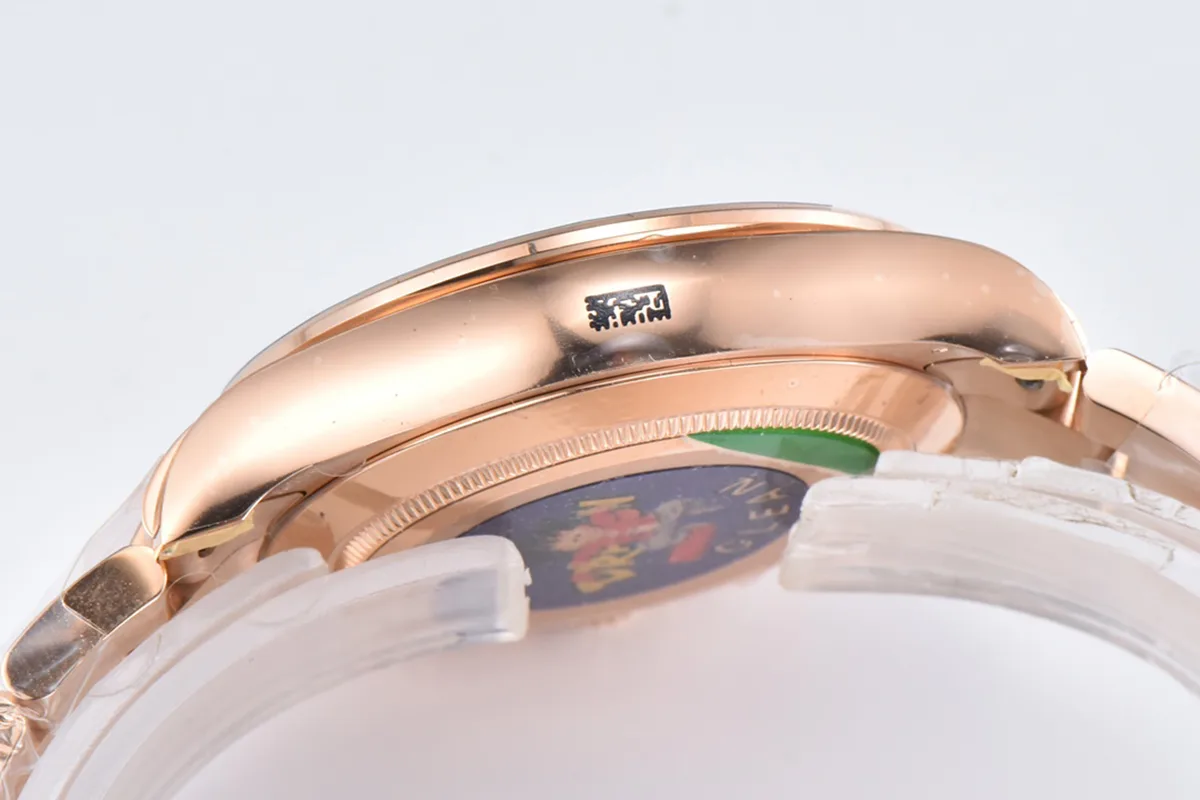 Daytona-116505-Silver-Dial-in-Everose-Gold-7.jpg
