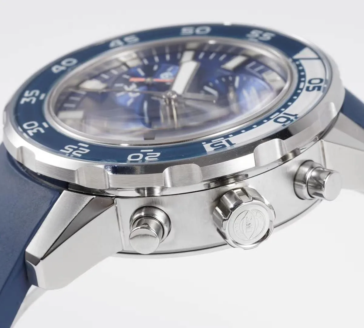aquatimer-IW376711-blue-4