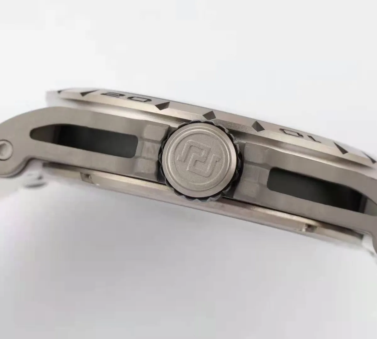 Excalibur-Spider-Skeleton-Flying-Tourbillon-with-White-Rubber-Strap-5