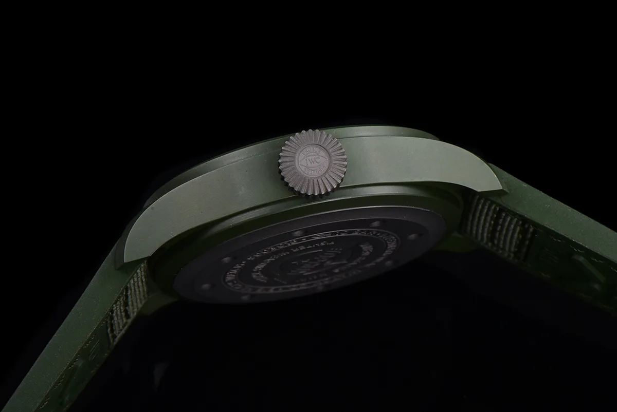 Big-Pilots-Watch-43-IW329802-Top-Gun-Edition-Woodland-on-Camo-Strap-14 (1)