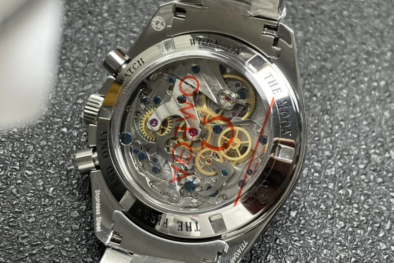 Speedmaster-Moonwatch-Professional-White-Dial-in-Steel-8-800×533