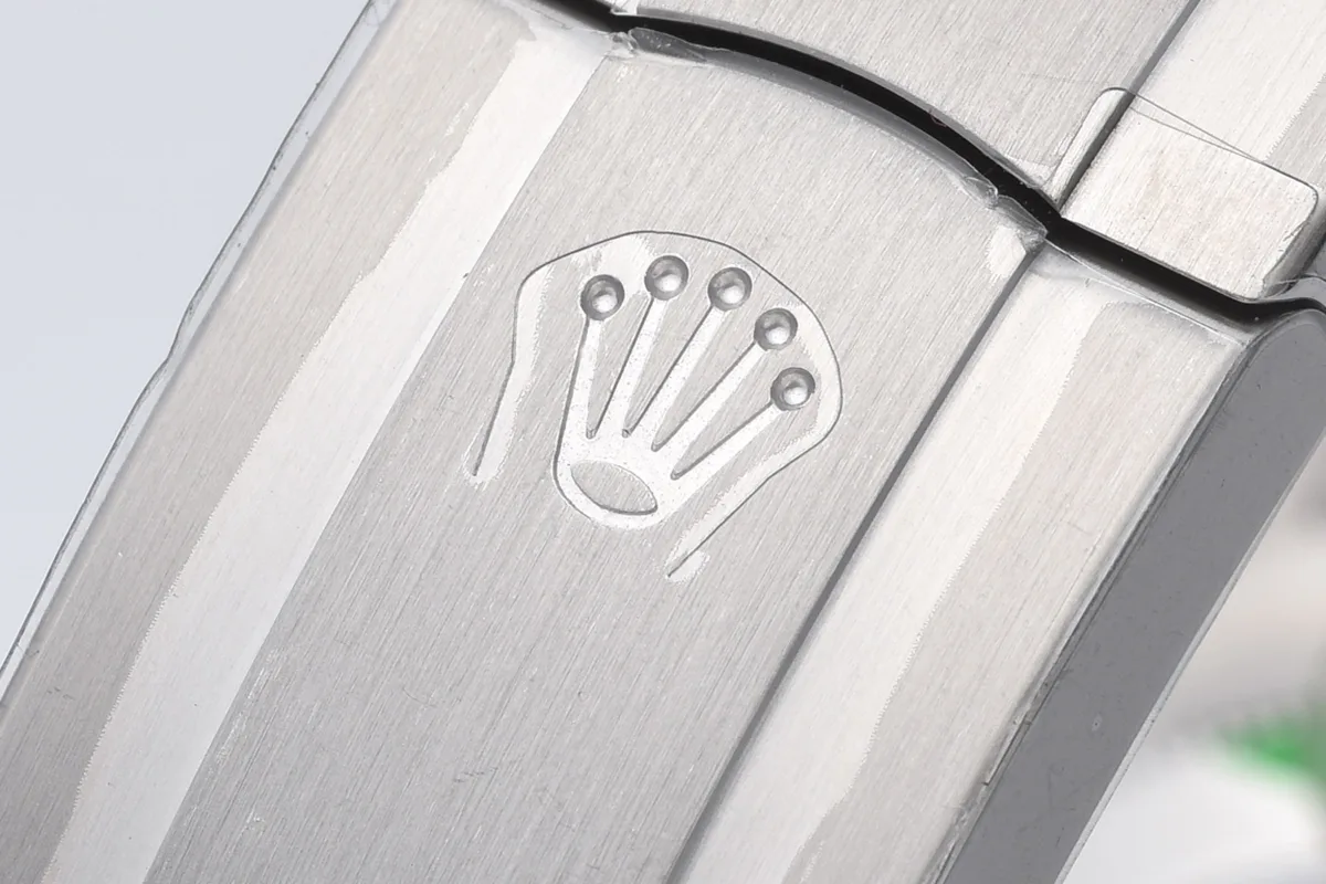 Oyster-Perpetual-41mm-Silver-Dial-124300-5
