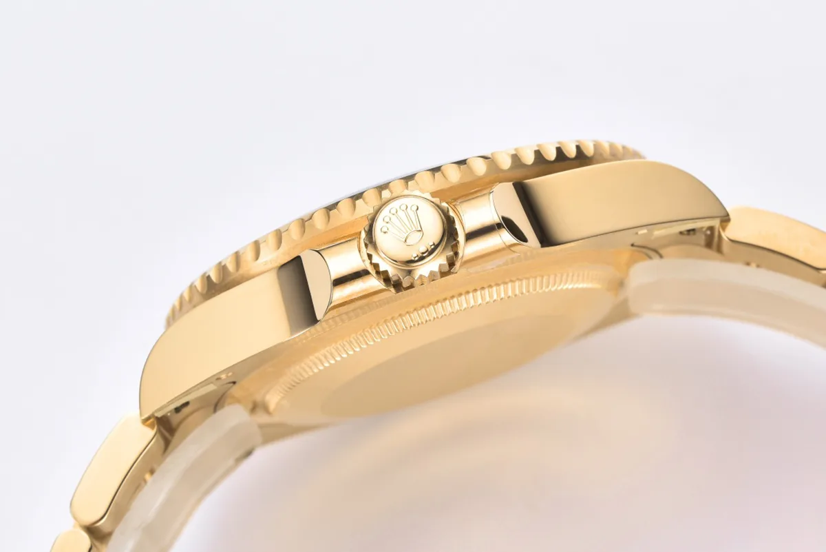 Submariner-41-126618LN-Black-Ceramic-in-Yellow-Gold-7